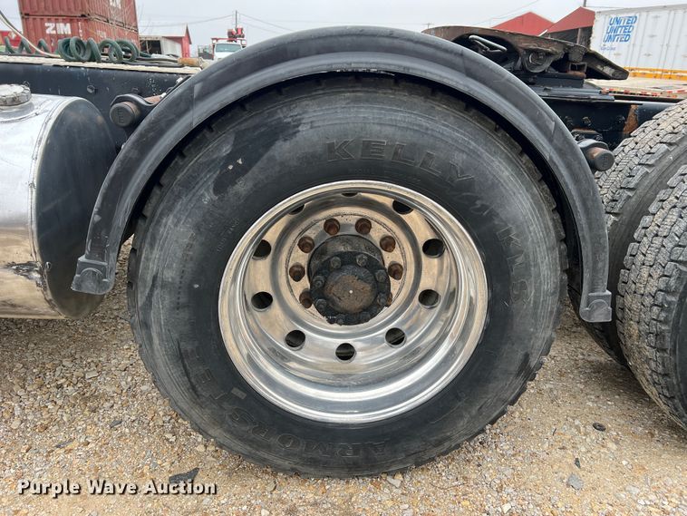 image for item JU9746 2005 Kenworth W900  semi truck