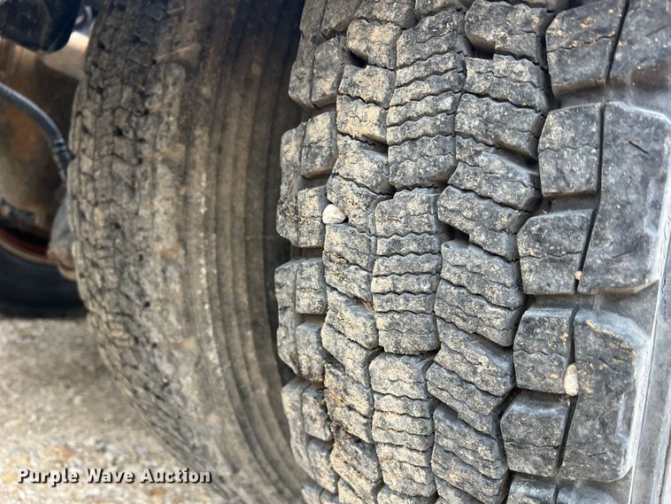 image for item JU9746 2005 Kenworth W900  semi truck