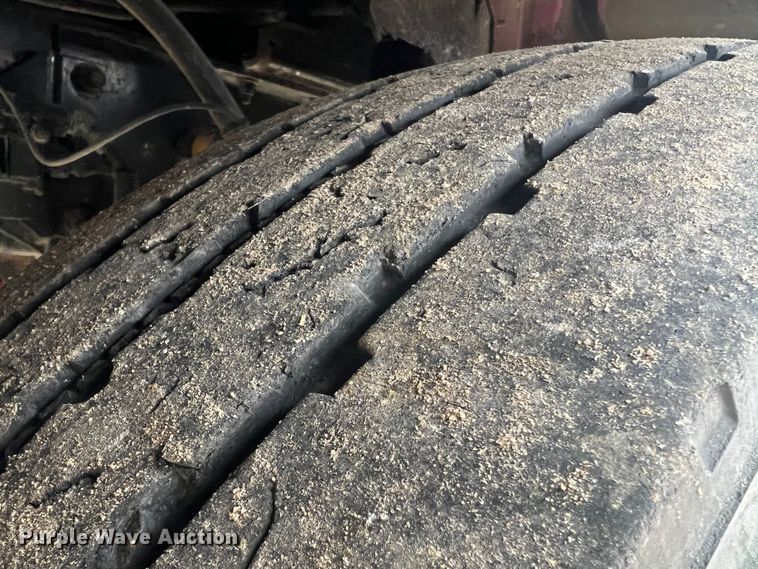 image for item JU9746 2005 Kenworth W900  semi truck