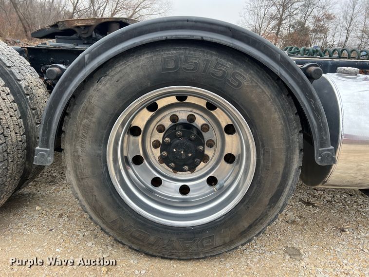 image for item JU9746 2005 Kenworth W900  semi truck