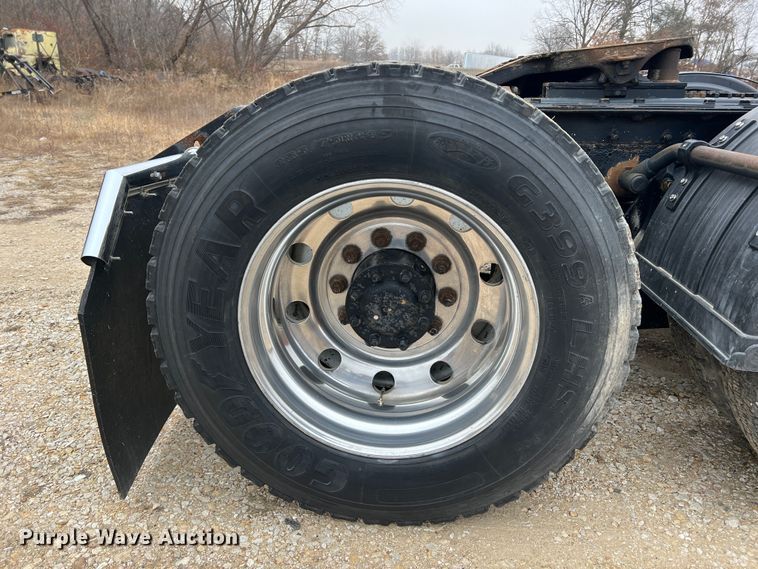 image for item JU9746 2005 Kenworth W900  semi truck