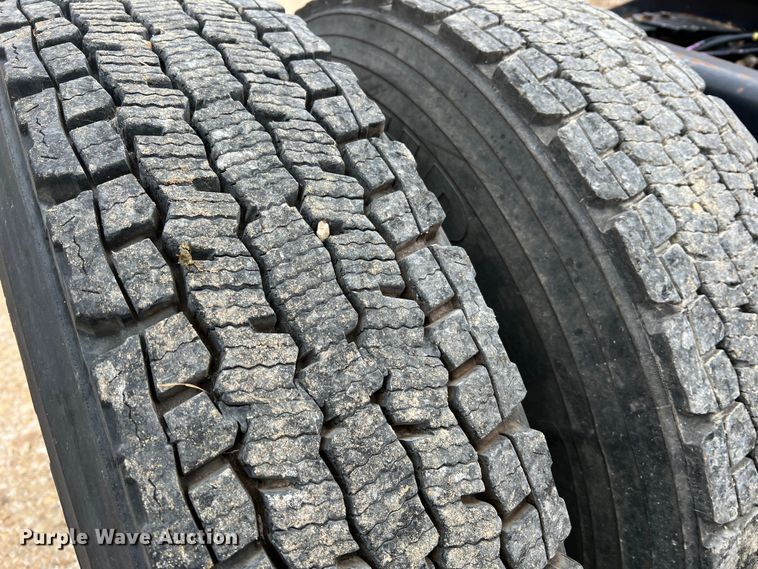 image for item JU9746 2005 Kenworth W900  semi truck