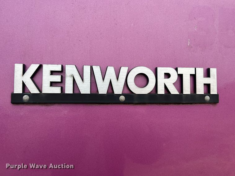 image for item JU9746 2005 Kenworth W900  semi truck