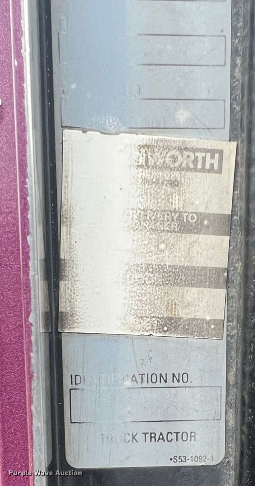 image for item JU9746 2005 Kenworth W900  semi truck