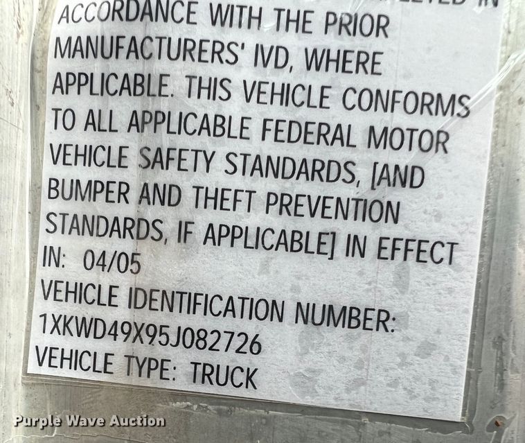 image for item JU9746 2005 Kenworth W900  semi truck