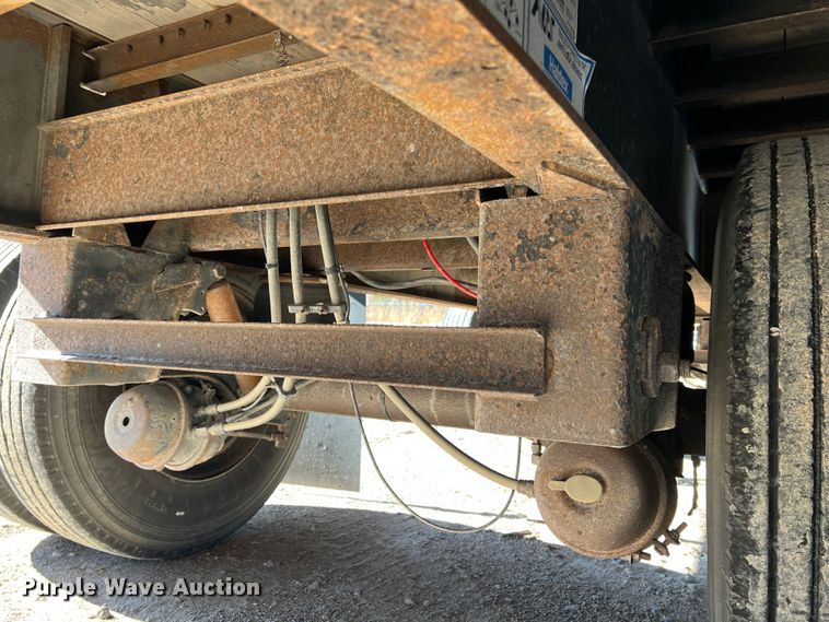 image for item JV9469 2001 Utility Trailers  dry van trailer