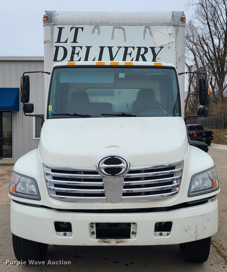 image for item JW9879 2007 Hino 268  box truck