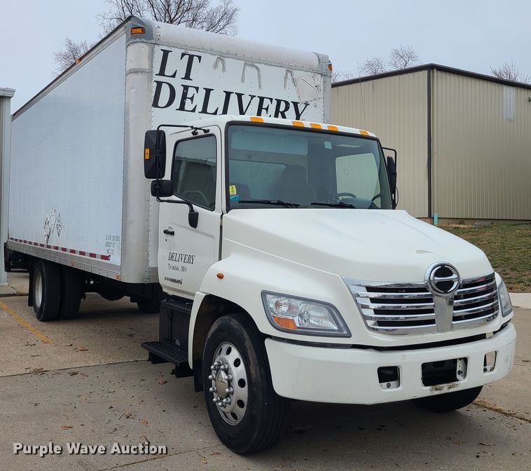 image for item JW9879 2007 Hino 268  box truck