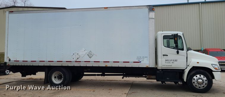 image for item JW9879 2007 Hino 268  box truck