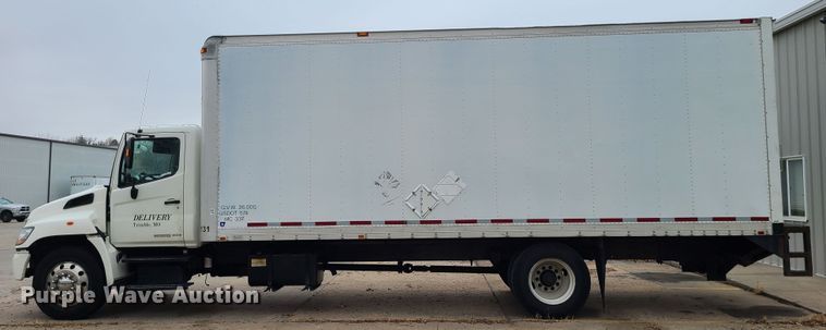 image for item JW9879 2007 Hino 268  box truck