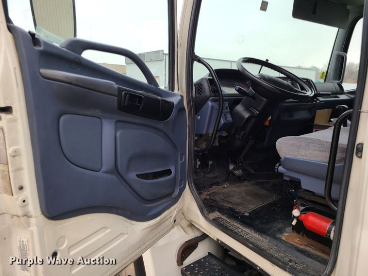 image for item JW9879 2007 Hino 268  box truck