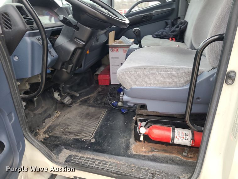 image for item JW9879 2007 Hino 268  box truck