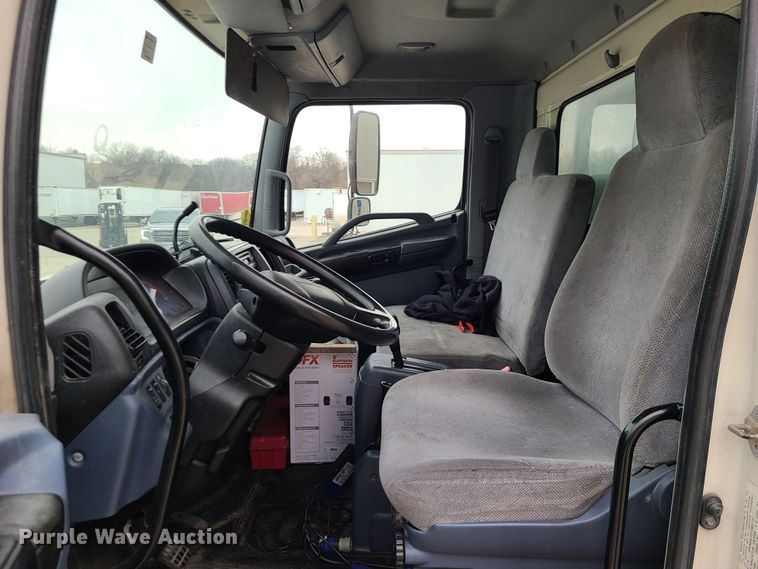 image for item JW9879 2007 Hino 268  box truck