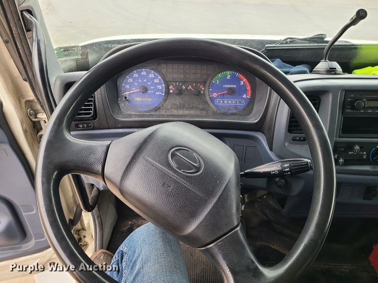 image for item JW9879 2007 Hino 268  box truck