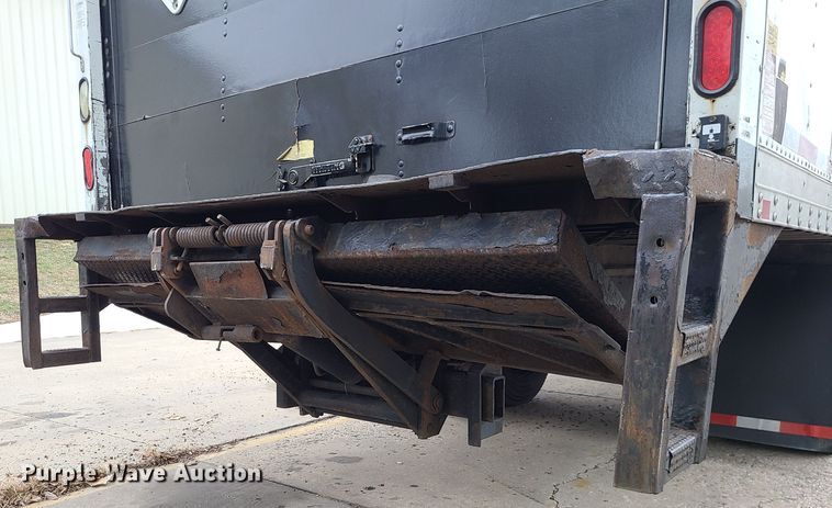 image for item JW9879 2007 Hino 268  box truck