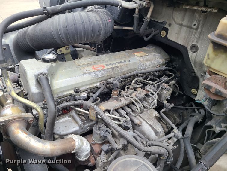 image for item JW9879 2007 Hino 268  box truck