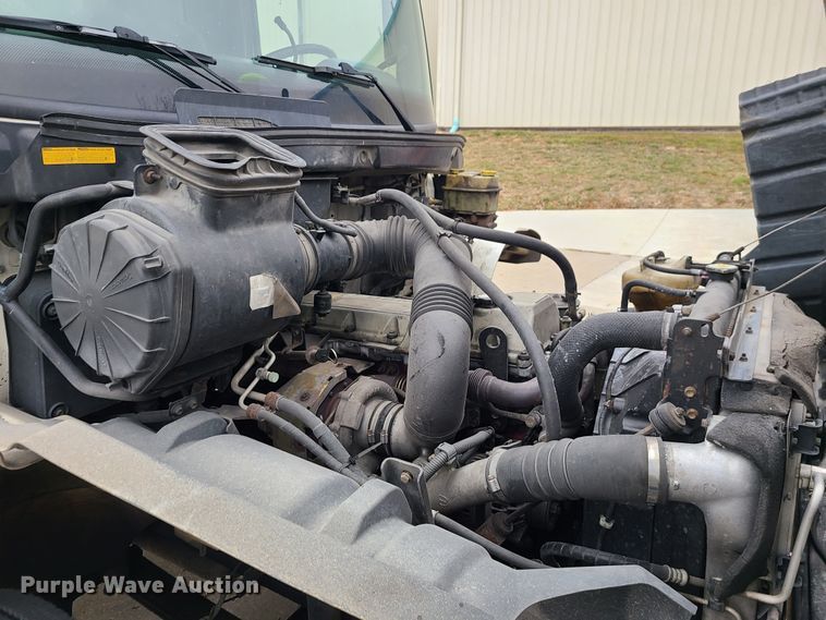 image for item JW9879 2007 Hino 268  box truck