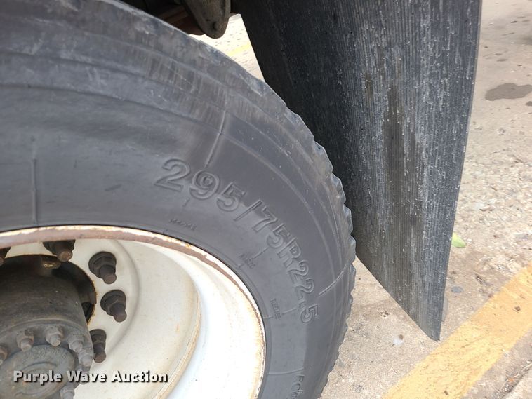 image for item JW9879 2007 Hino 268  box truck