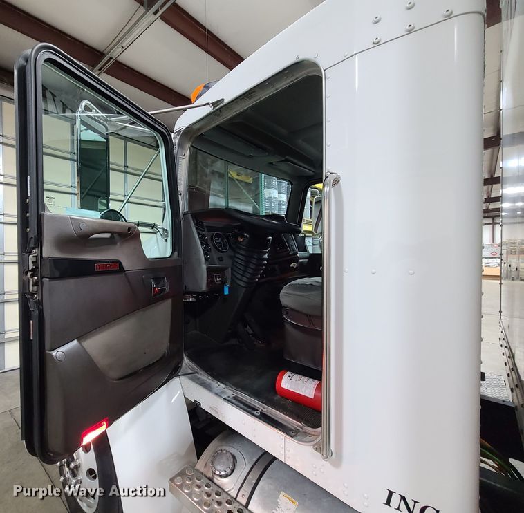 image for item JW9880 2009 Kenworth T370  box truck