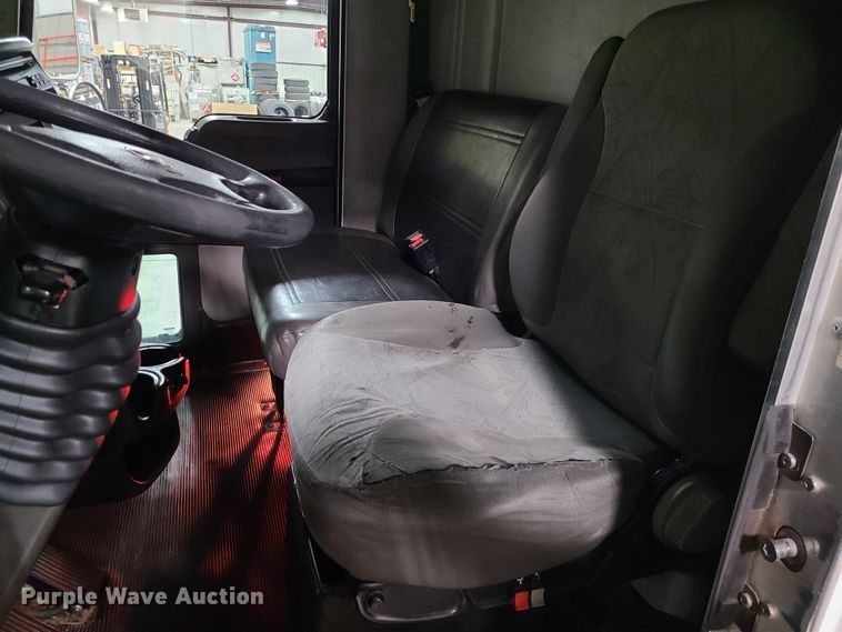 image for item JW9880 2009 Kenworth T370  box truck