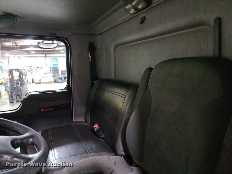 image for item JW9880 2009 Kenworth T370  box truck