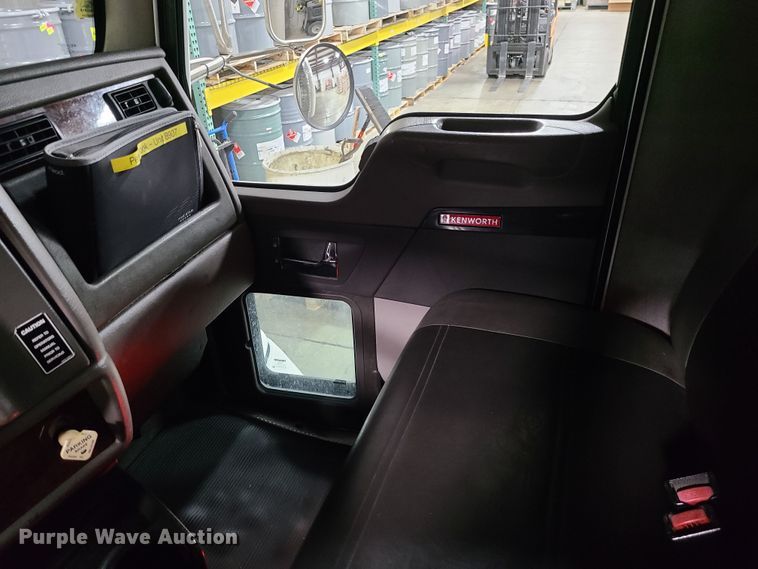 image for item JW9880 2009 Kenworth T370  box truck