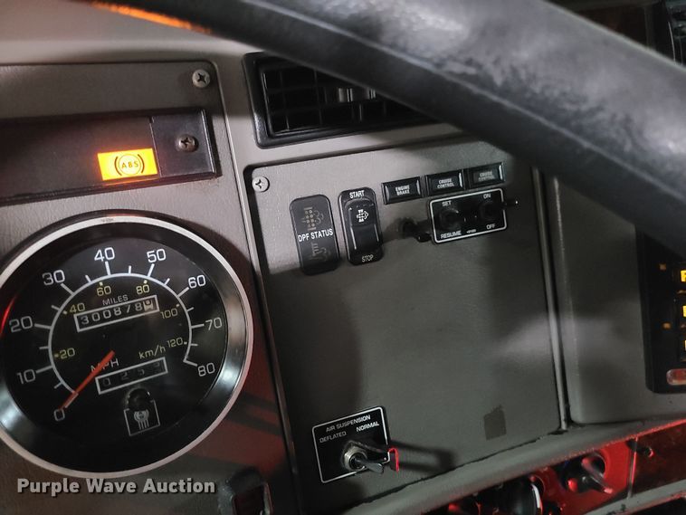 image for item JW9880 2009 Kenworth T370  box truck