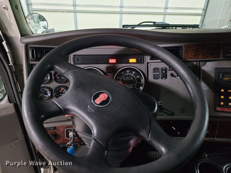 image for item JW9880 2009 Kenworth T370  box truck