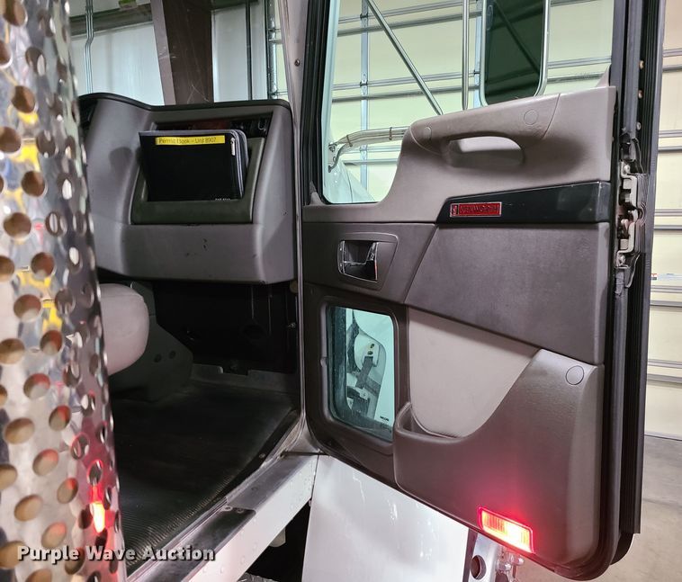 image for item JW9880 2009 Kenworth T370  box truck