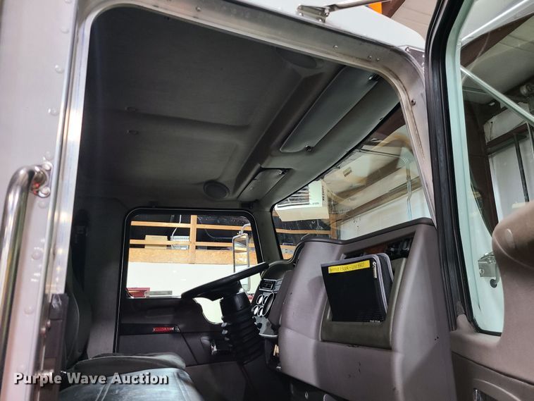 image for item JW9880 2009 Kenworth T370  box truck