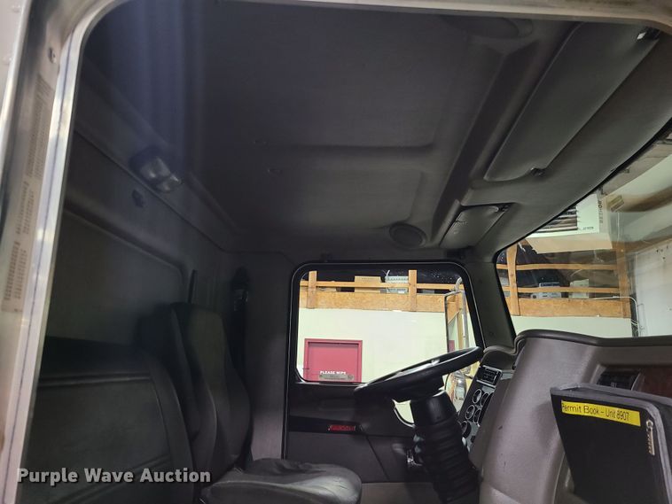 image for item JW9880 2009 Kenworth T370  box truck