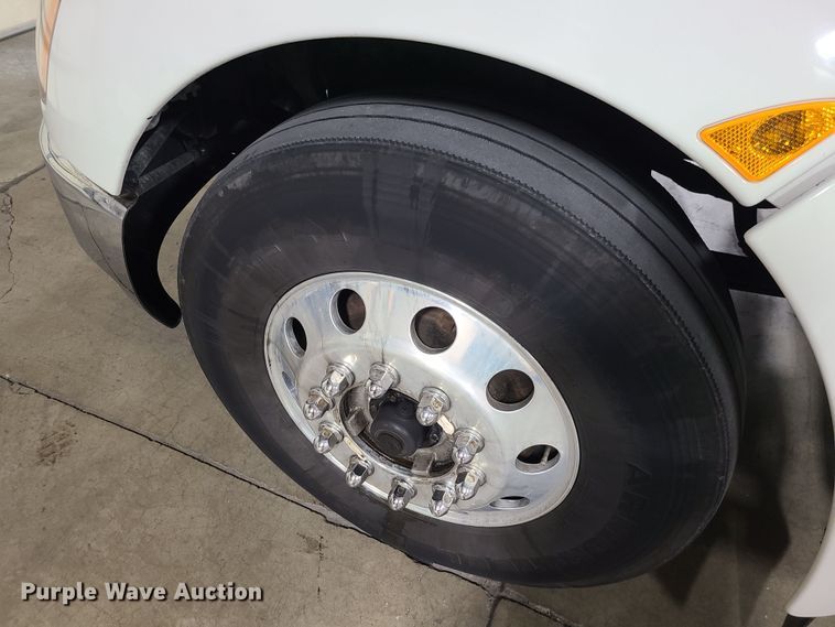 image for item JW9880 2009 Kenworth T370  box truck