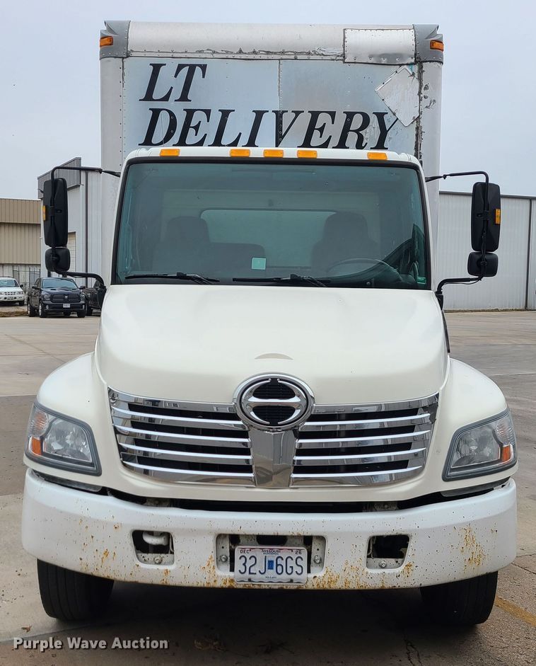 image for item JW9881 2007 Hino 268  box truck