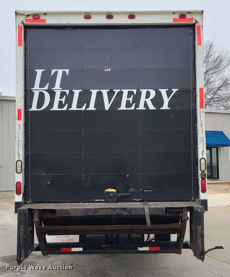 image for item JW9881 2007 Hino 268  box truck