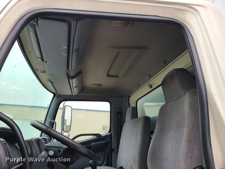 image for item JW9881 2007 Hino 268  box truck