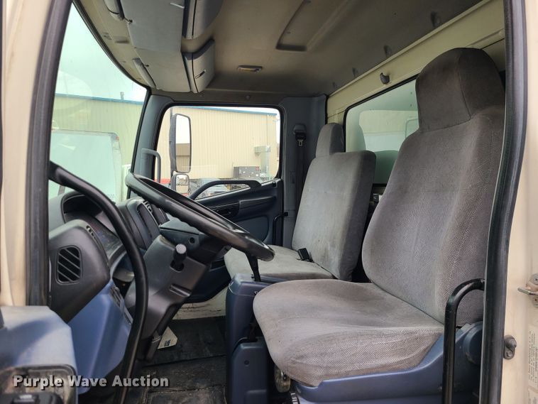 image for item JW9881 2007 Hino 268  box truck