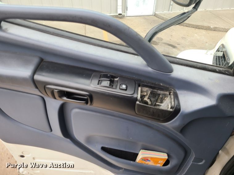 image for item JW9881 2007 Hino 268  box truck