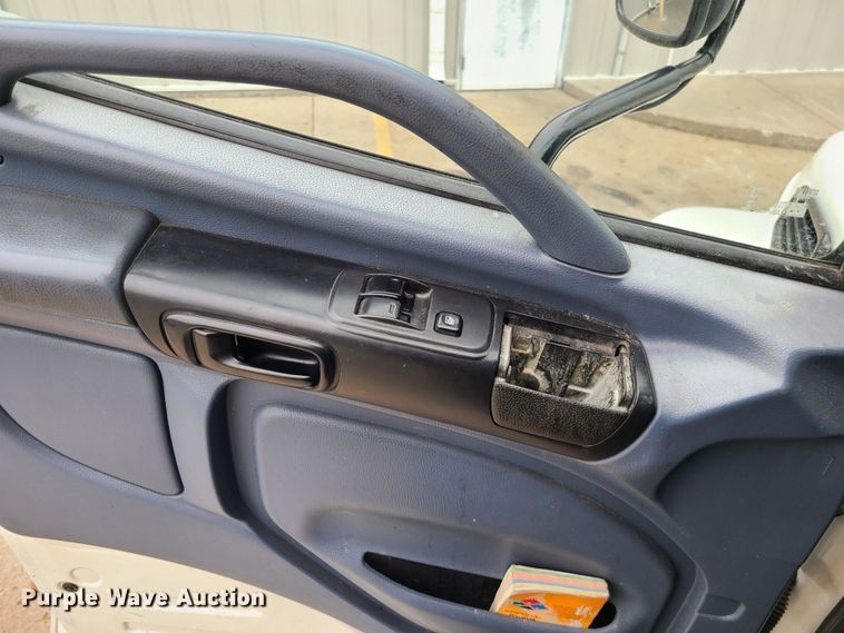 image for item JW9881 2007 Hino 268  box truck