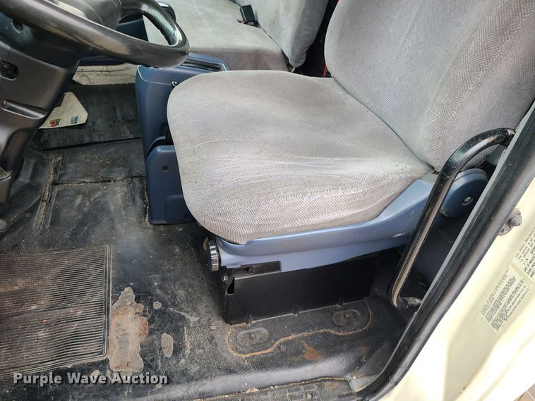 image for item JW9881 2007 Hino 268  box truck