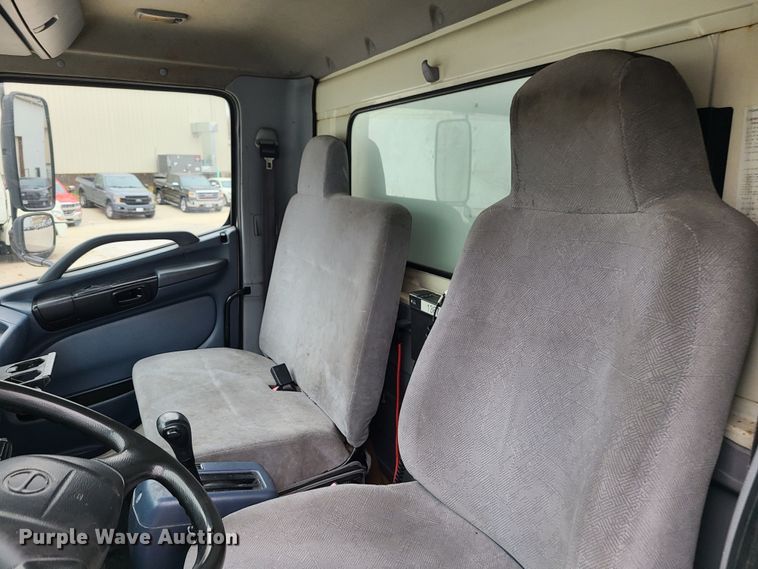 image for item JW9881 2007 Hino 268  box truck