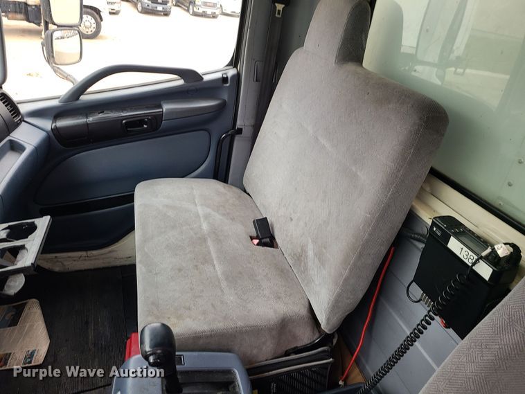 image for item JW9881 2007 Hino 268  box truck