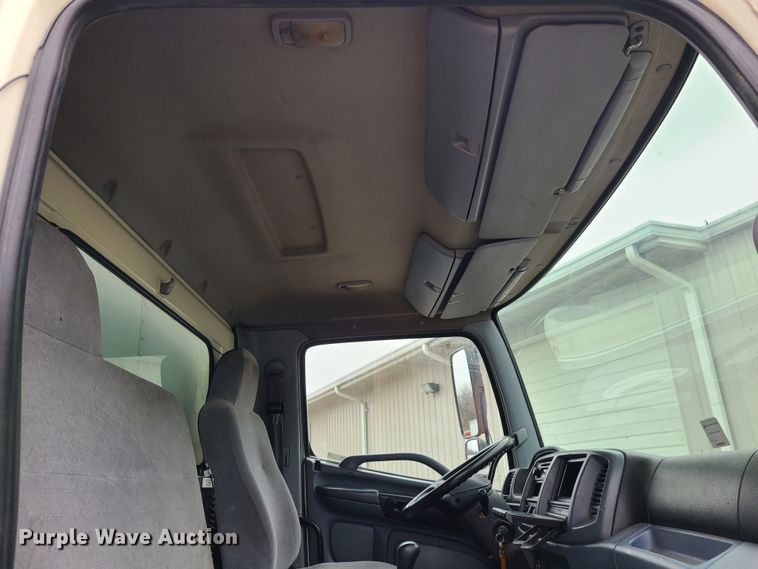 image for item JW9881 2007 Hino 268  box truck