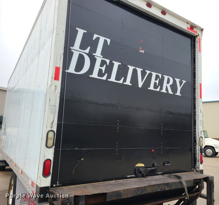 image for item JW9881 2007 Hino 268  box truck