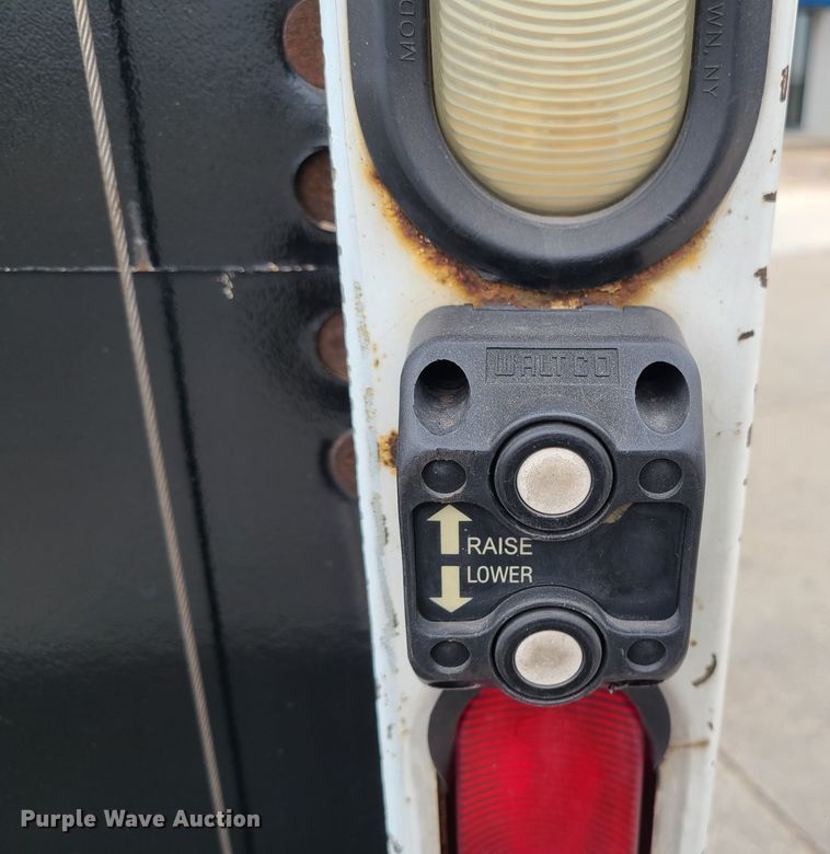 image for item JW9881 2007 Hino 268  box truck