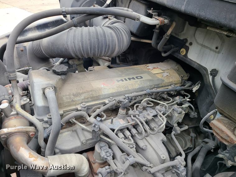 image for item JW9881 2007 Hino 268  box truck