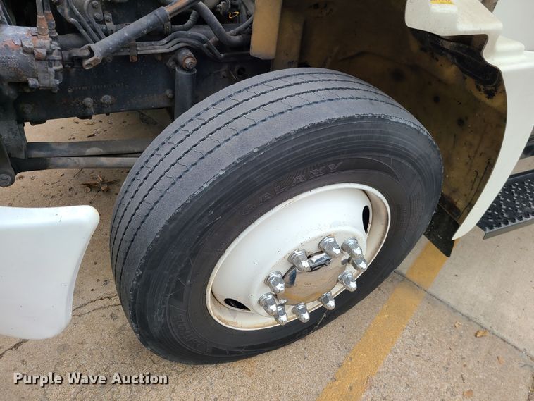 image for item JW9881 2007 Hino 268  box truck