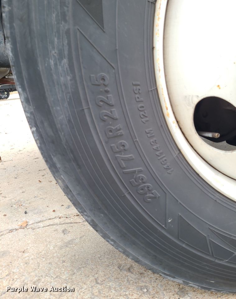 image for item JW9881 2007 Hino 268  box truck