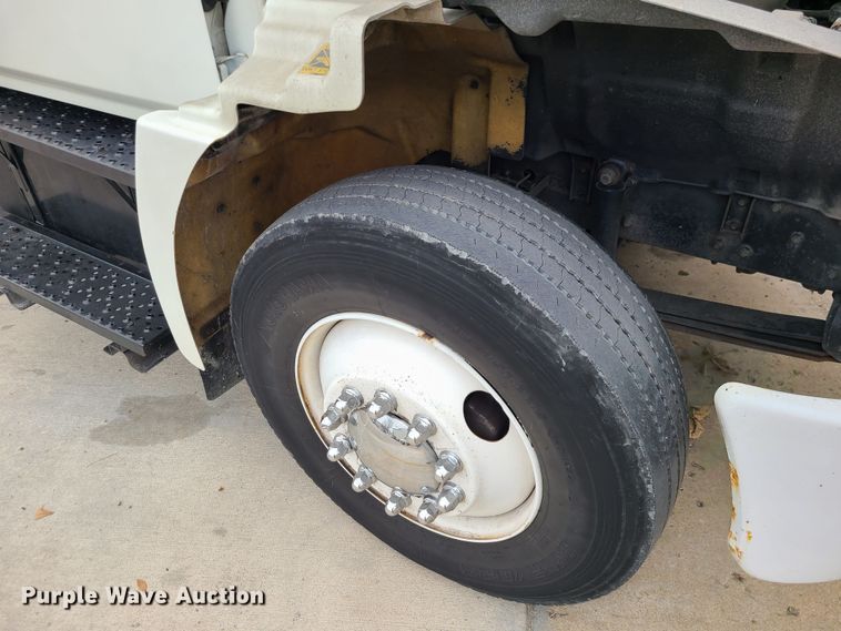 image for item JW9881 2007 Hino 268  box truck