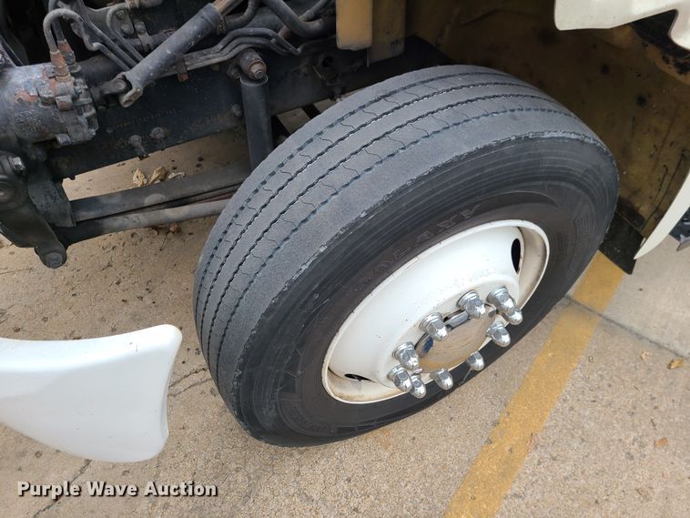 image for item JW9881 2007 Hino 268  box truck