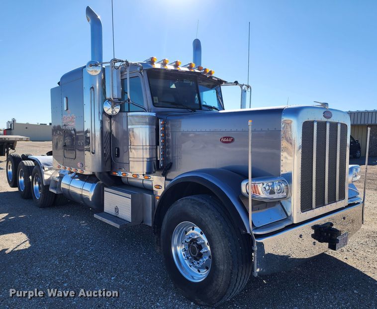 image for item KC9414 2010 Peterbilt 389  semi truck